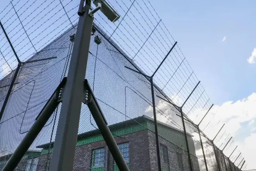 Drut kolczasty i ogrodzenie przeciwko Covid-19