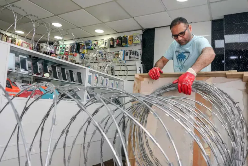 Drut ostrzowy Egoza chroni telefony komórkowe