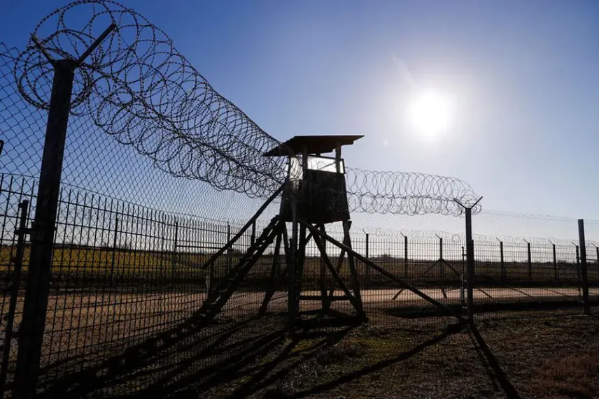 Egoza razor wire on the border of Hungary