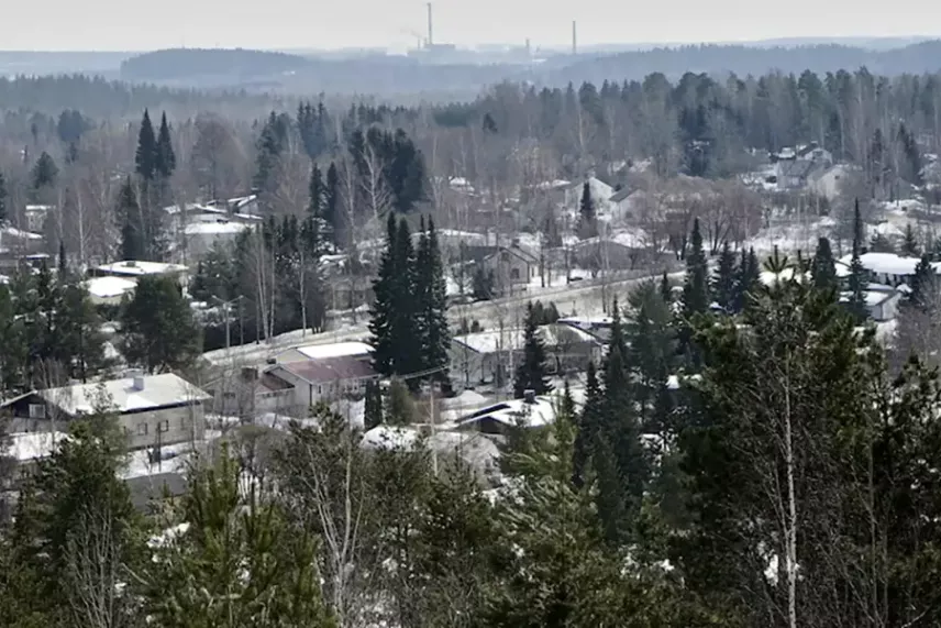 Finland building a fence with razor wire